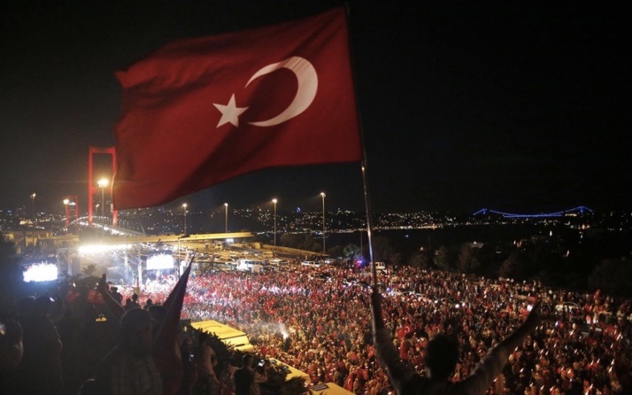 “15 TEMMUZ: DEVLETİ ELE GEÇİRME, SIZMA VEYA ELEMAN YERLEŞTİRME GİBİ İHANETLERE İZİN VERİLMEMELİDİR.”